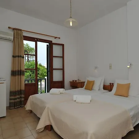 Rallis Naousa (Paros)