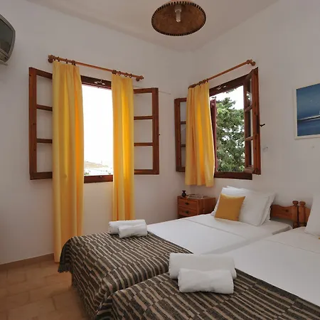 Rallis Naousa (Paros)